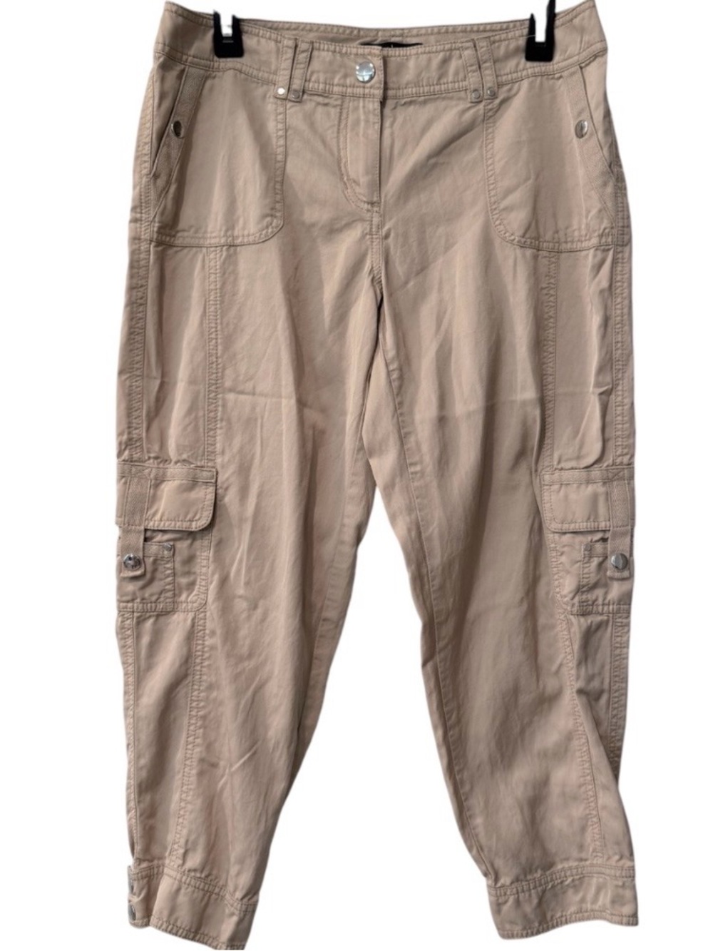 White House Black Market women’s 6 tan lightweight cargo capri pants